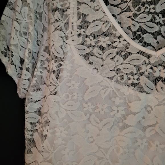 Bobbie Brooks lace top L - Picture 2 of 4